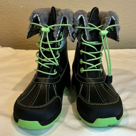 UGG® Kids Size 1 Butte II CWR Glow Graphic Waterproof Snow Boot - Picture 3 of 12